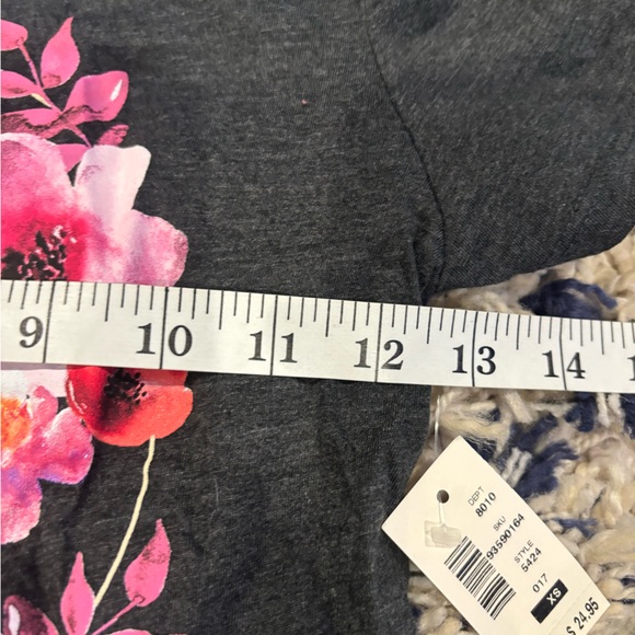 Women’s NWT ✨ Aeropostale Floral Crescent Moon Graphic Tee - Charcoal Grey - xs - Picture 3 of 6